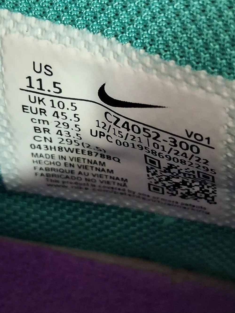 Men's Nike Teal & Purple Active Sneakers Size 11.5.